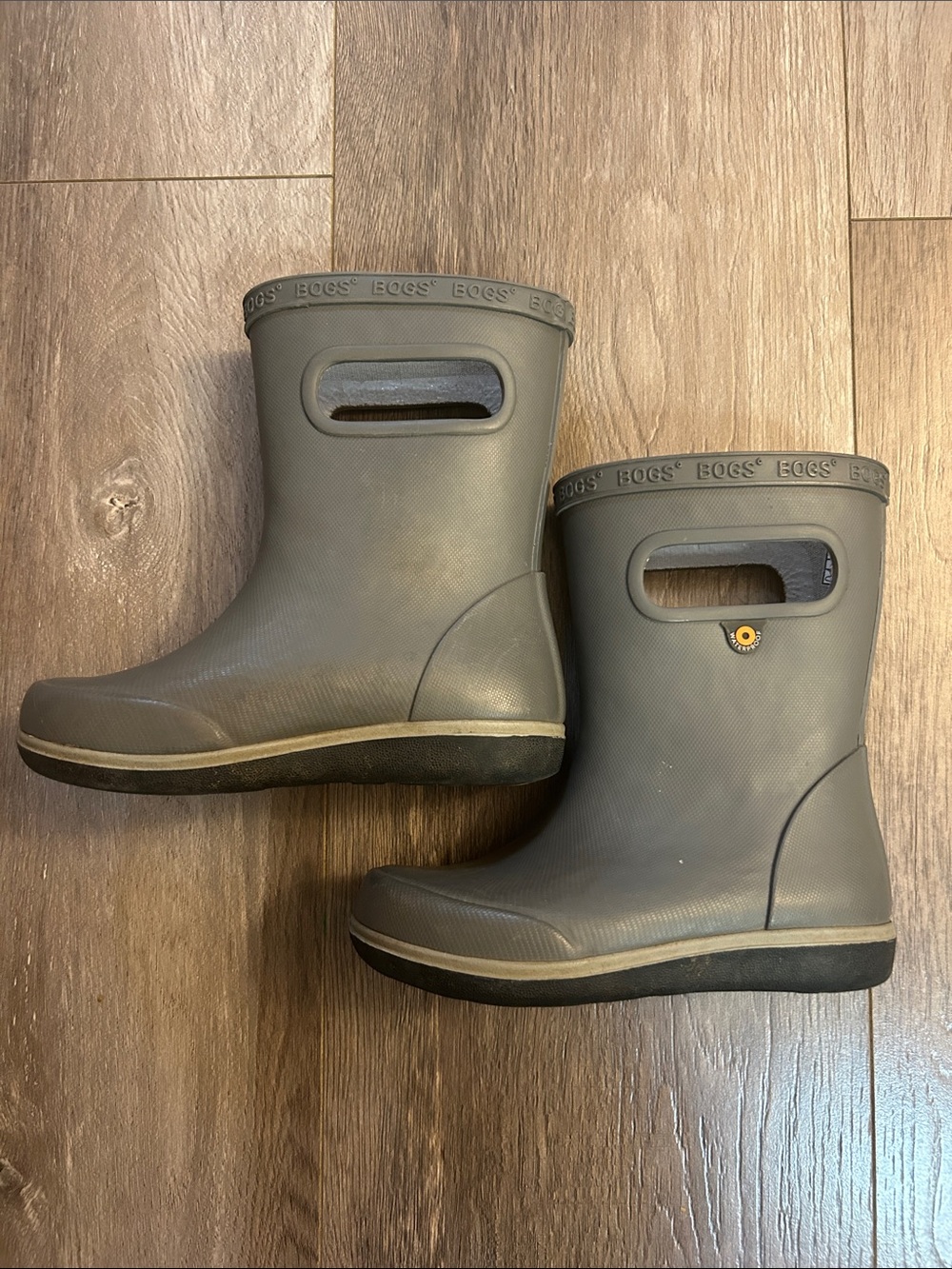 Bogs Kids Short Waterproof Boots in Taupe Gray, Size 9c
